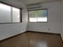 居室・リビング　2面に窓のある角部屋です