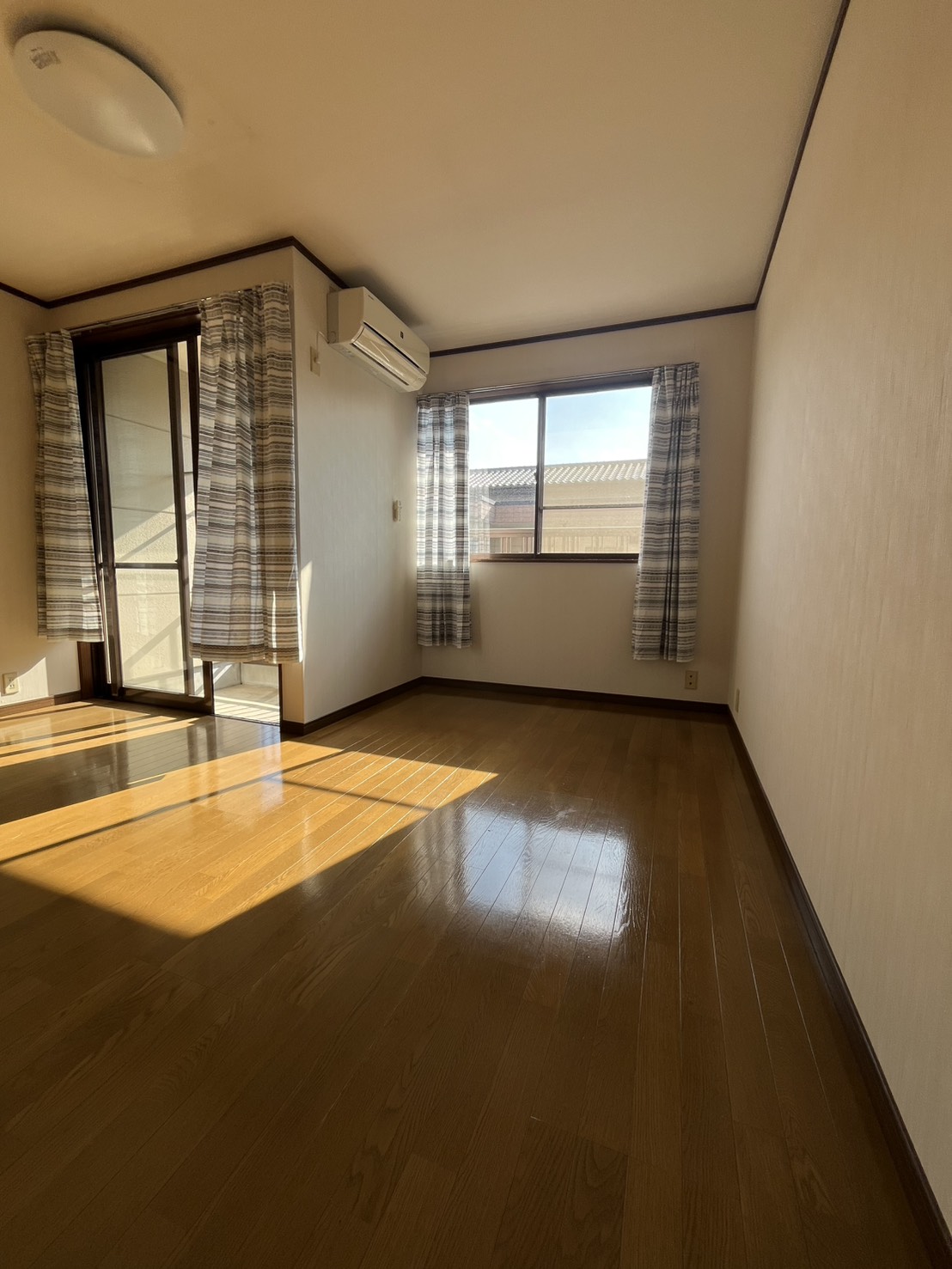 居室・リビング　8帖洋室、エアコン完備！