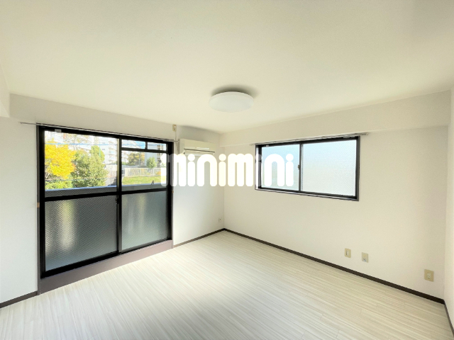 居室・リビング　２面採光