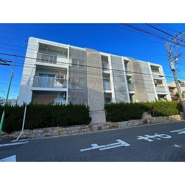 建物外観　どっしりとした外観です。