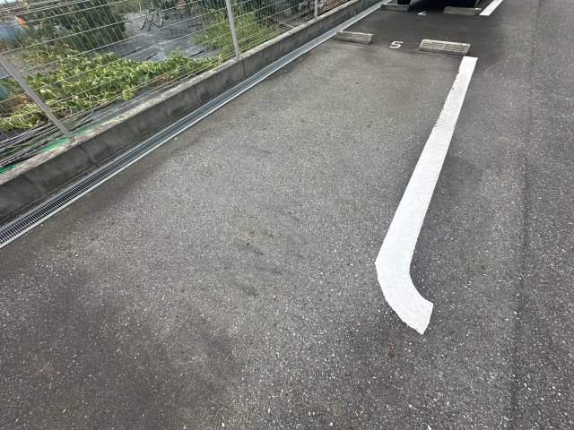 【サンセールVの駐車場】