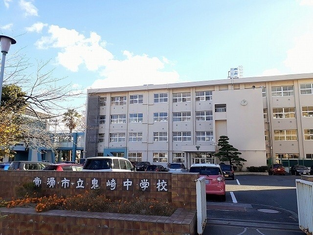 【リーブルファイン新田町　２号棟の中学校】