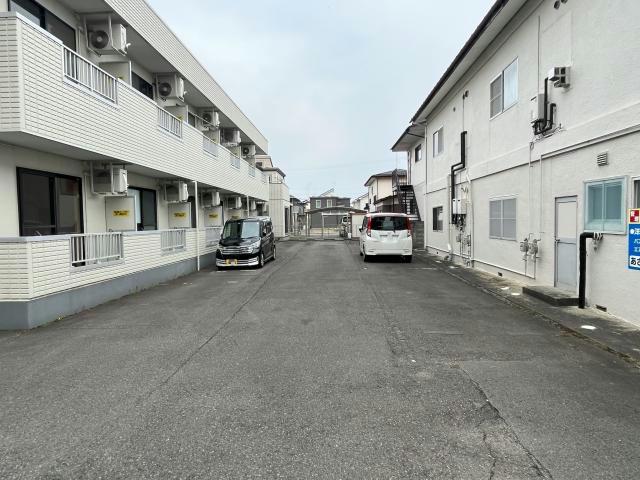【郡山市安積町日出山のアパートの駐車場】