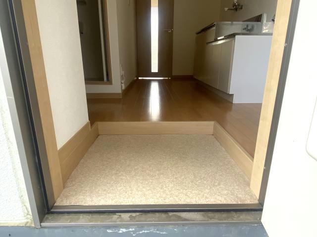 【郡山市安積町日出山のアパートの玄関】