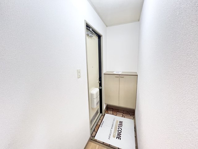 玄関　※別部屋参考写真