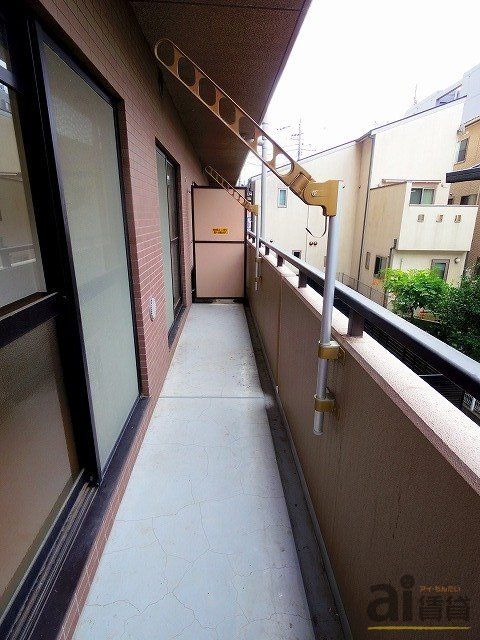 【所沢市西所沢のマンションのバルコニー】