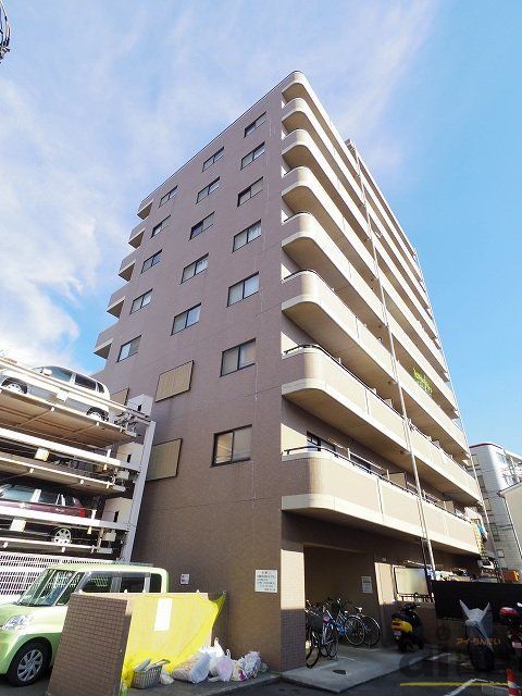 所沢市西所沢のマンションの建物外観