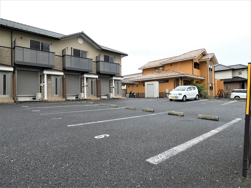 【フローラ霞ヶ岡の駐車場】