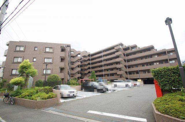 横浜市鶴見区尻手のマンションの建物外観