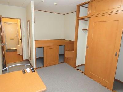 居室・リビング　カーペットのお部屋です