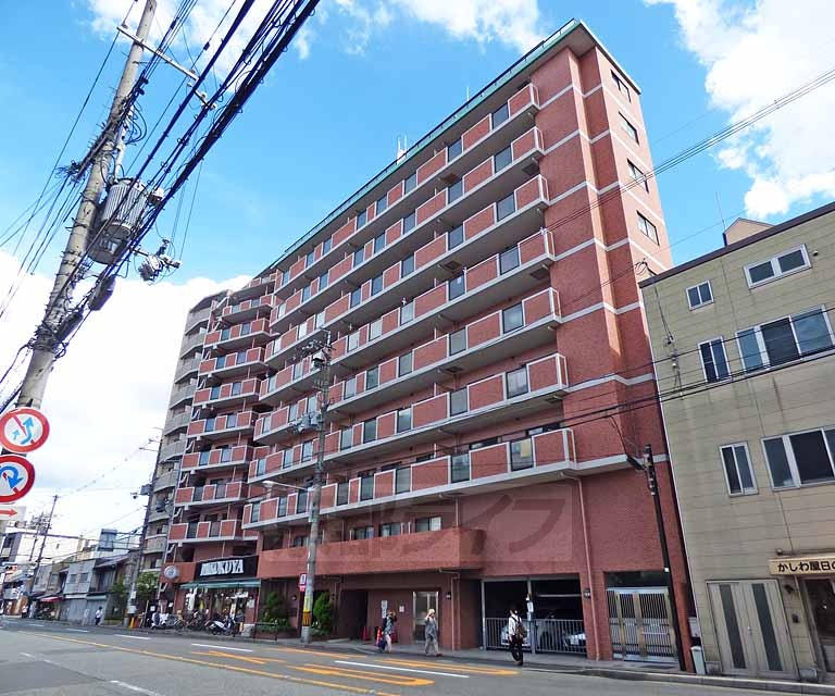 京都市上京区南兼康町のマンションの建物外観