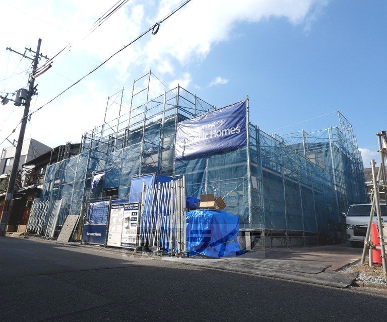 【京都市北区小山下内河原町のアパートの建物外観】