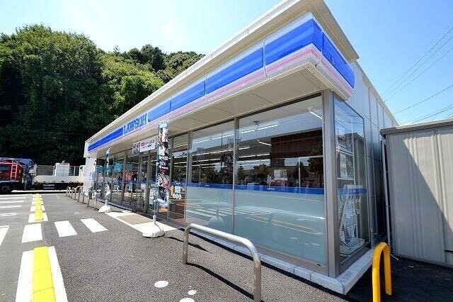 【広島市安佐南区伴東のアパートのコンビニ】