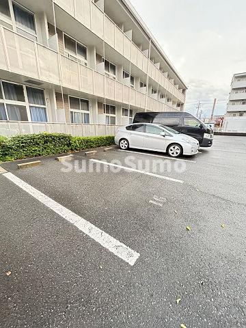 【尼崎市築地のアパートの駐車場】