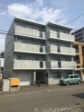 【グランドサクセス南円山の建物外観】