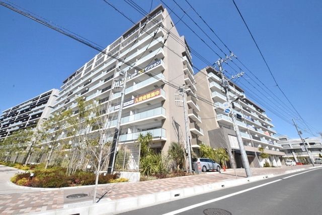 【船橋市行田のマンションの建物外観】