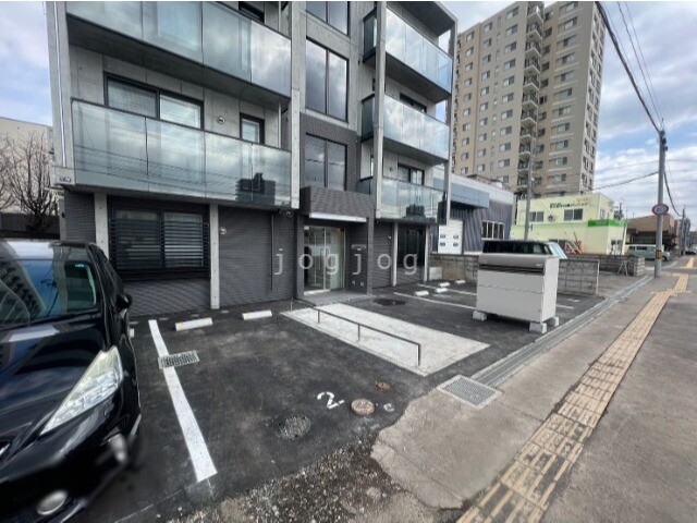 【札幌市白石区東札幌四条のマンションの駐車場】