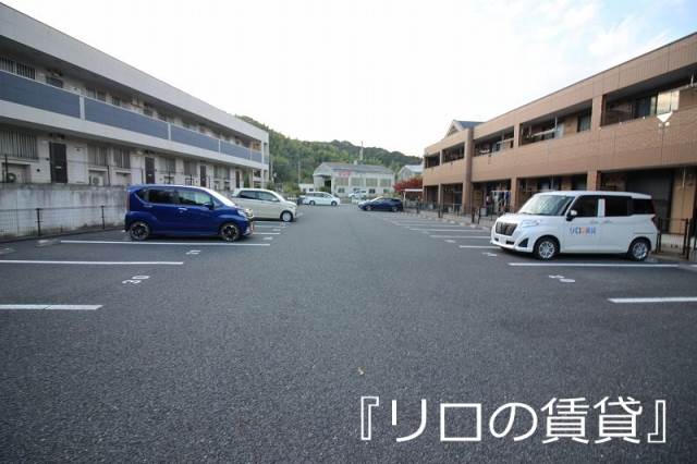 【遠賀郡遠賀町大字虫生津のアパートの駐車場】