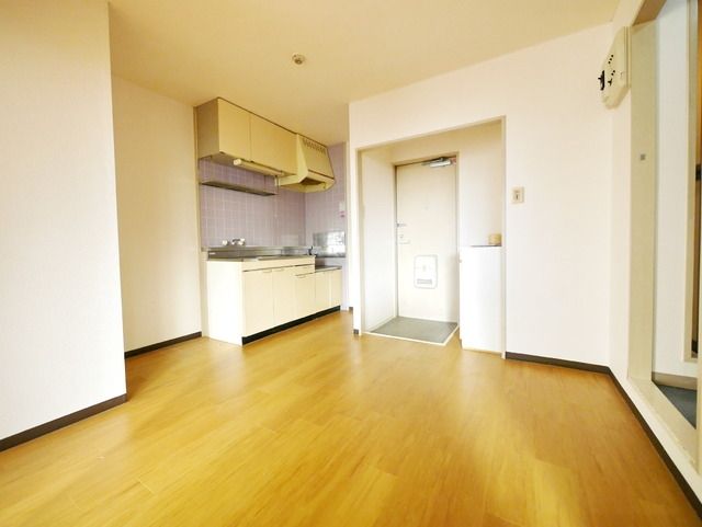 居室・リビング　★フローリングのダイニングキッチン★