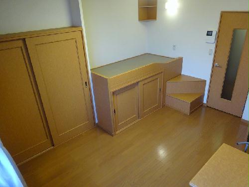 居室・リビング　収納付きベッド