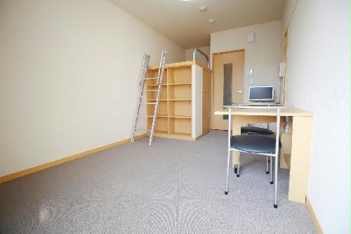 居室・リビング　１Ｆはフローリング仕様　２Ｆ以上は絨毯仕様となります。