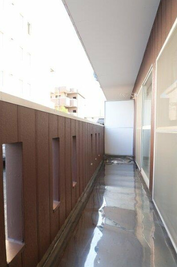 バルコニー　外からの目が気にならないバルコニーで洗濯物が干せます