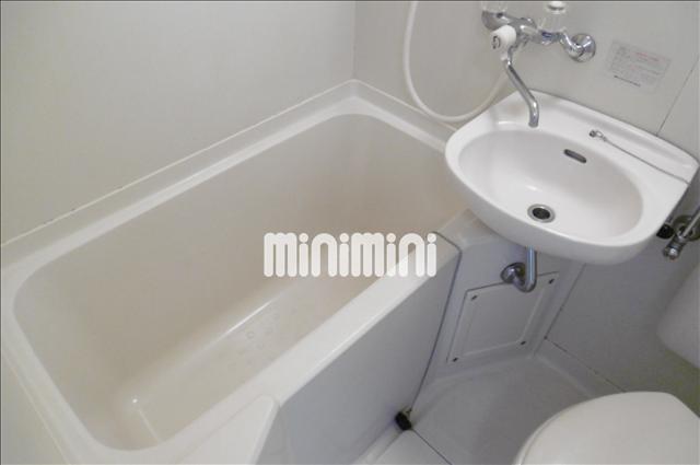 バス・シャワールーム　ユニットバスタイプです