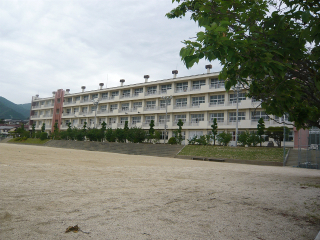 中学校　飯田市立飯田西中学校（中学校）まで1338m