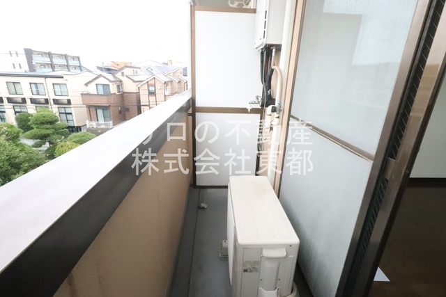バルコニー　バルコニーがあるので洗濯物を太陽の下で干すことができます♪