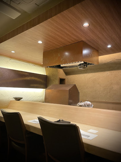 飲食店　六本木 焼肉きらく 別邸（飲食店）まで220m