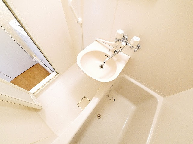 バス・シャワールーム　ゆったり過ごせるお風呂です