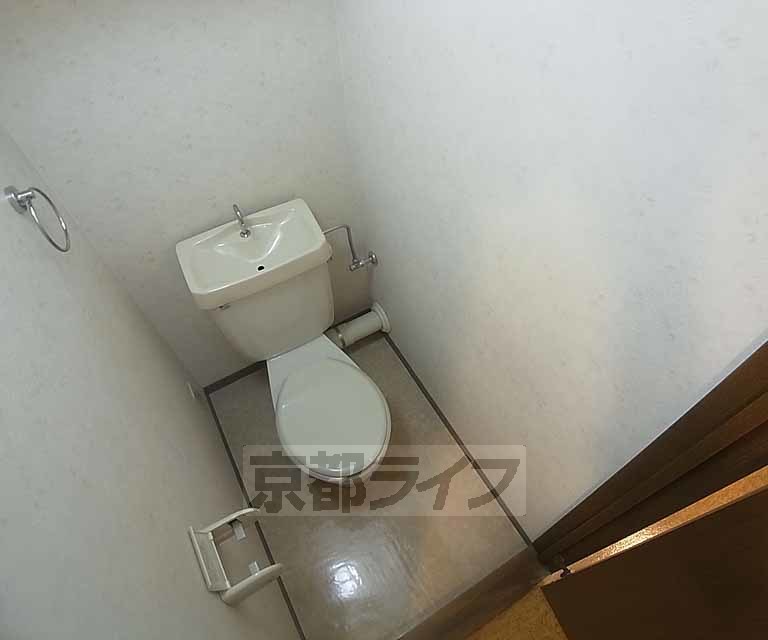 トイレ　清潔感のある洋式トイレ。