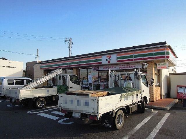 コンビニ　セブンイレブン岐阜西中島店（コンビニ）まで332m