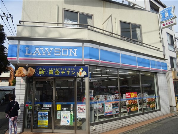 コンビニ　ローソン東北沢駅前店（コンビニ）まで111m