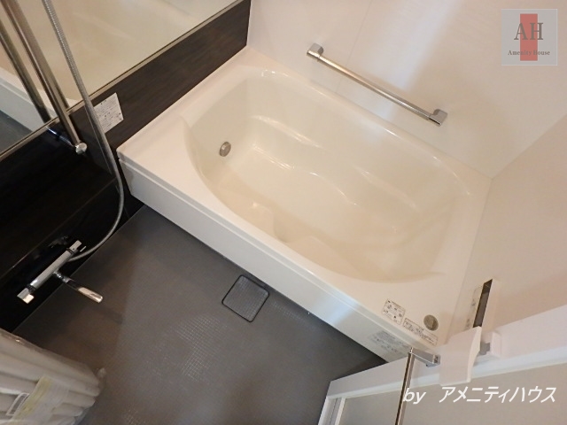 バス・シャワールーム　●追い炊き完備のバスルーム。