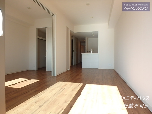 居室・リビング　●太陽サンサンのリビングスペース。