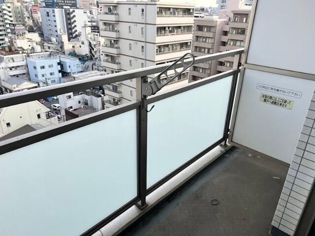 バルコニー　暖かな日差しのふりそそぐバルコニー