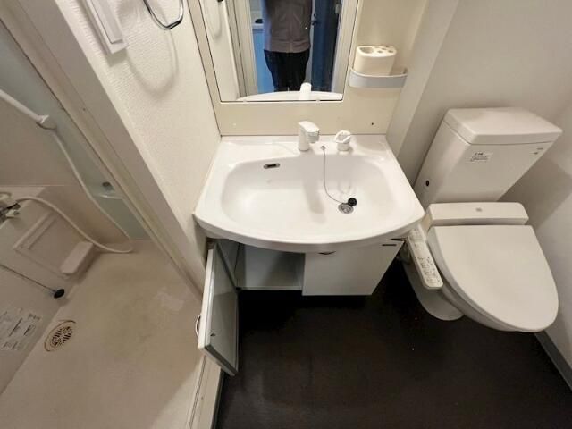 洗面設備　ゆったりとスペースのある洗面所