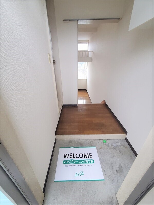 玄関　※別号室の参考写真です