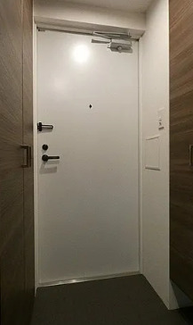 玄関　写真は同タイプ住居です。