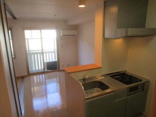 居室・リビング　同物件別室