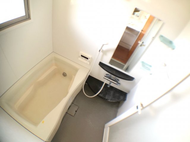 バス・シャワールーム　浴室乾燥機付きで便利です！