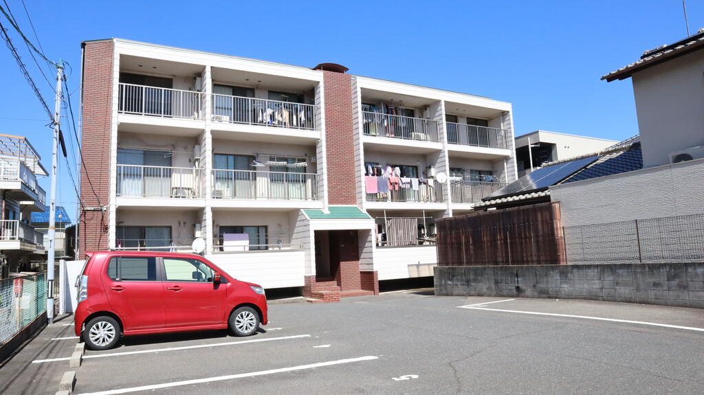 建物外観　広電楽々園電停まで徒歩3分の場所に立地