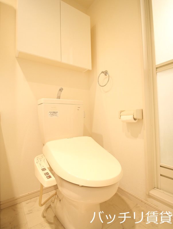 トイレ　別号室タイプの為、現状を優先致します。