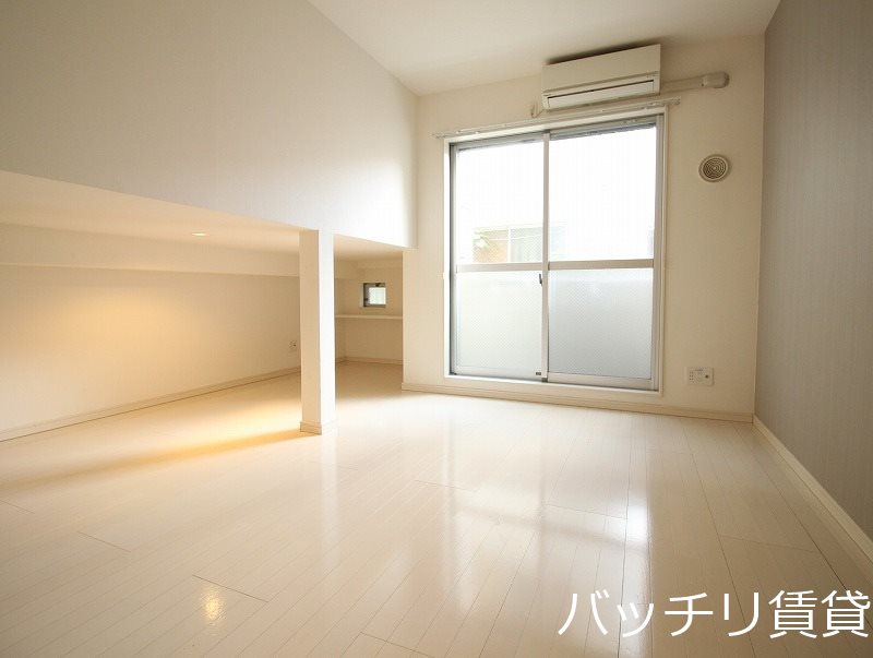 バルコニー　別号室タイプの為、現状を優先致します。