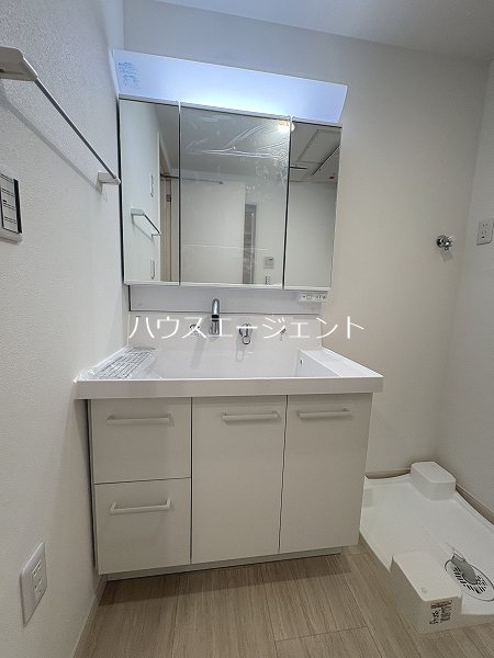 洗面設備　独立洗面台付で、身だしなみもバッチリ