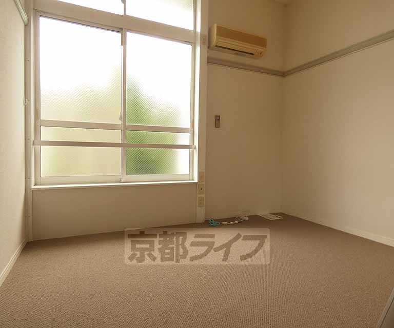 レオパレスプリオール東山の居間写真