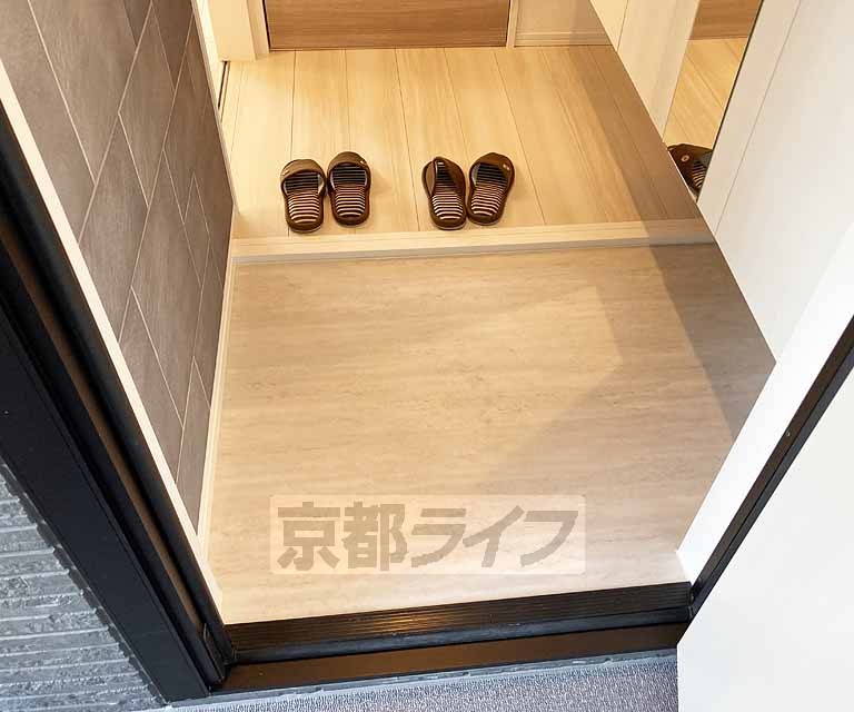 玄関　玄関はコチラです