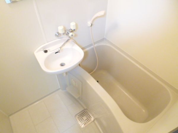 バス・シャワールーム　（別室写真参照）