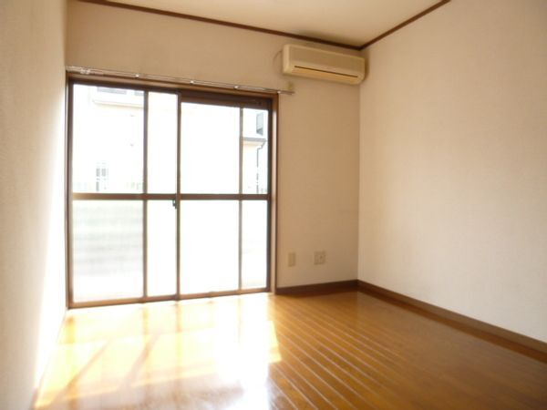 居室・リビング　（別室写真参照）